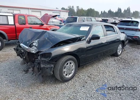 1998 Lincoln Town Car Signature из США, поврежденный, VIN 1LNFM82W6WY656238